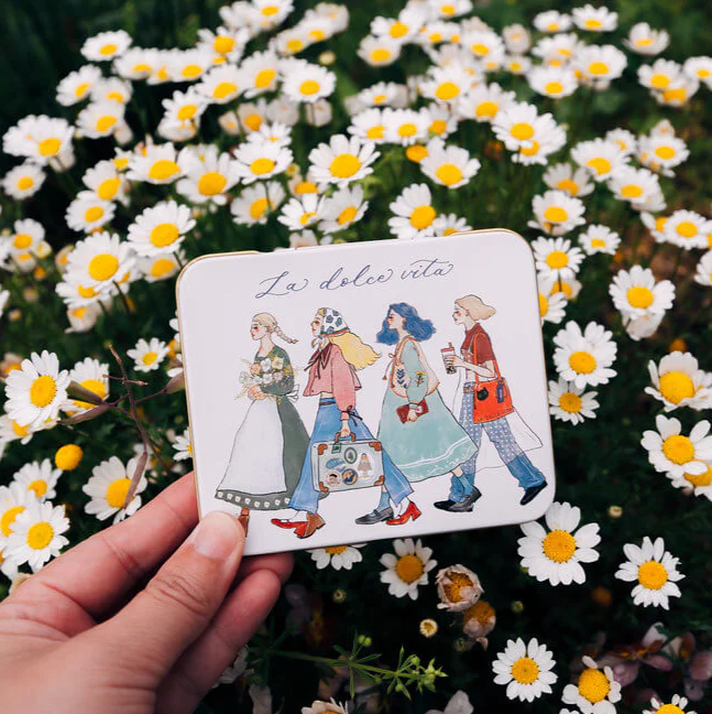 La Dolce Vita - Sticker - We move forward happily tin box sticker set