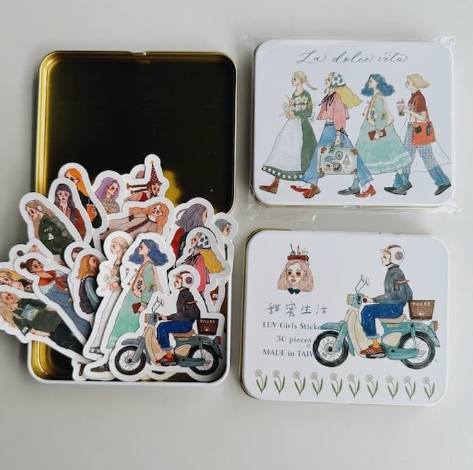 La Dolce Vita - Sticker - We move forward happily tin box sticker set