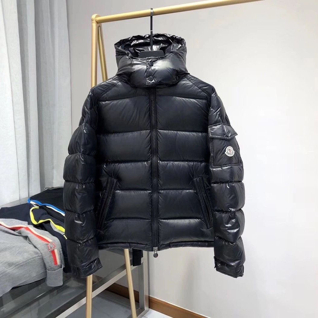MONCLER モンクレール　スタンド カラーロゴ ライトダウンジャケット　ファッション　メンズ