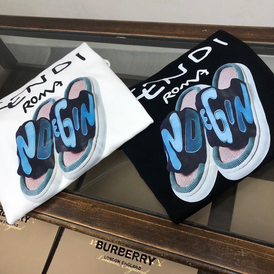 FENDI  パーカー フェンディ 可愛い プレント図案 丸首 通勤 通学 ゆったり 男女兼用