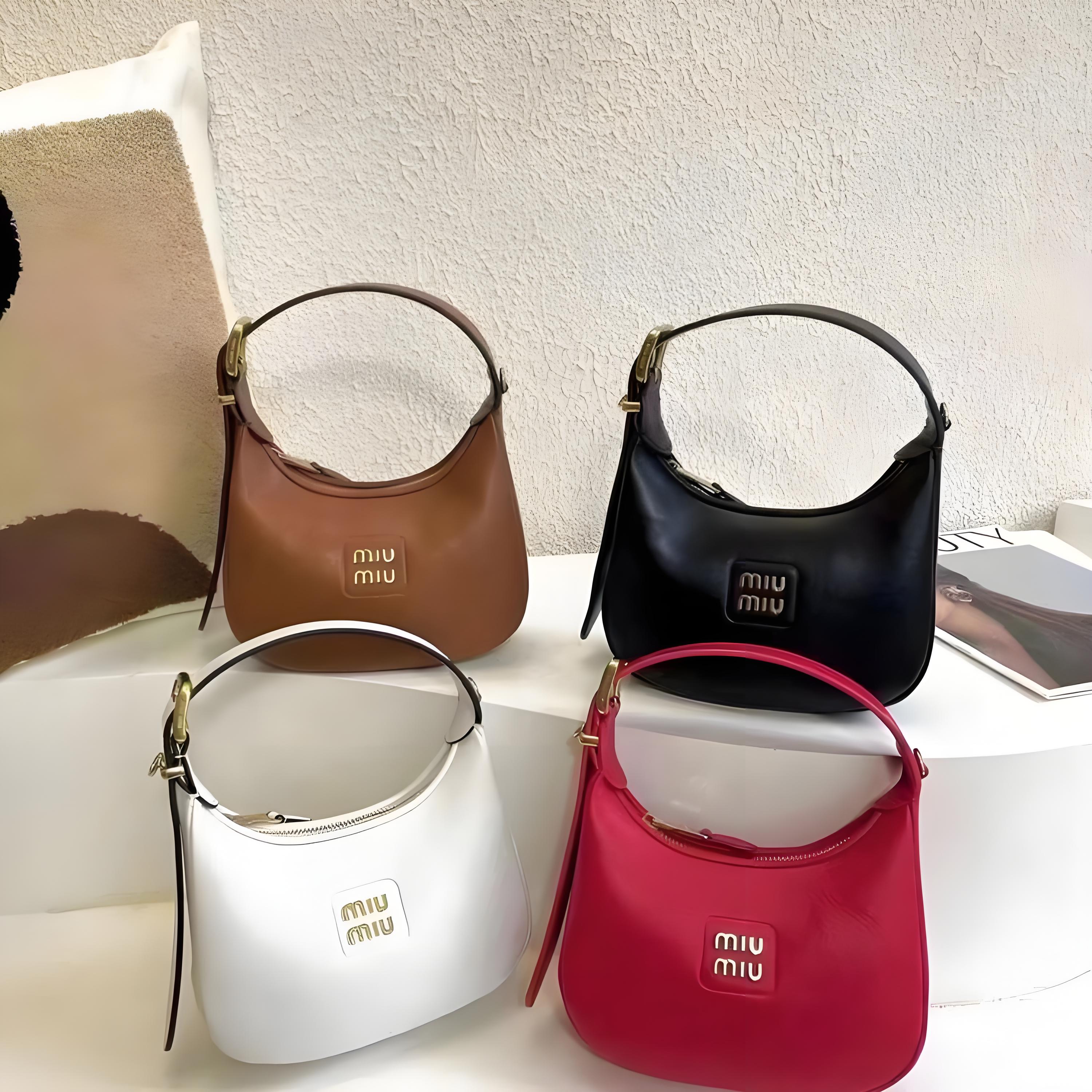 MIUMIU/ミュウミュウ レザー ホーボーバッグ