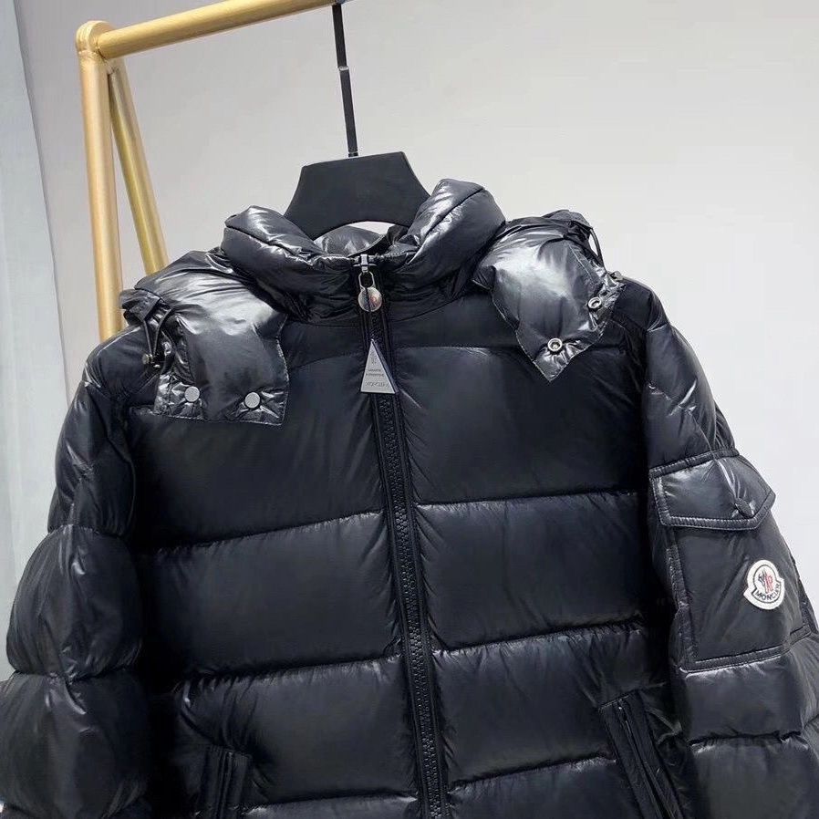 MONCLER モンクレール　スタンド カラーロゴ ライトダウンジャケット　ファッション　メンズ