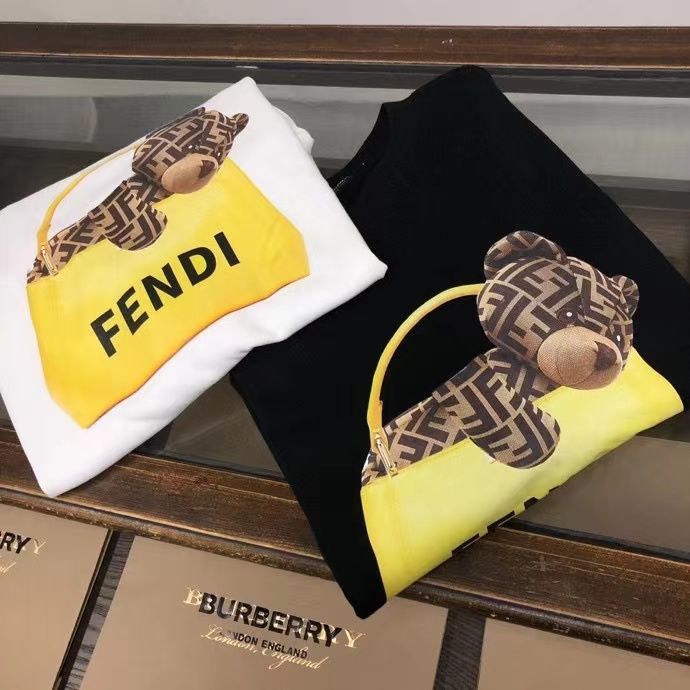 FENDI  パーカー フェンディ 可愛い クマプレントバッグ図案 丸首 通勤 通学 春秋冬服 男女兼用