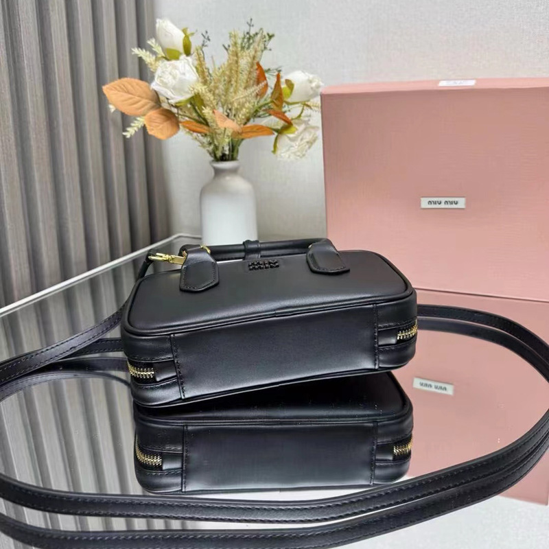 【入手困難/大人気】☆MIUMIU★ミュウミュウ アルカディ ハンドバッグ