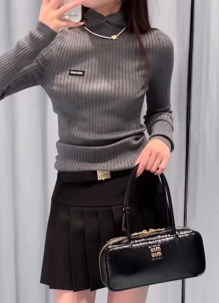 【完売必至】MIUMIU/ミュウミュウ ショルダーバッグ ロゴメタル