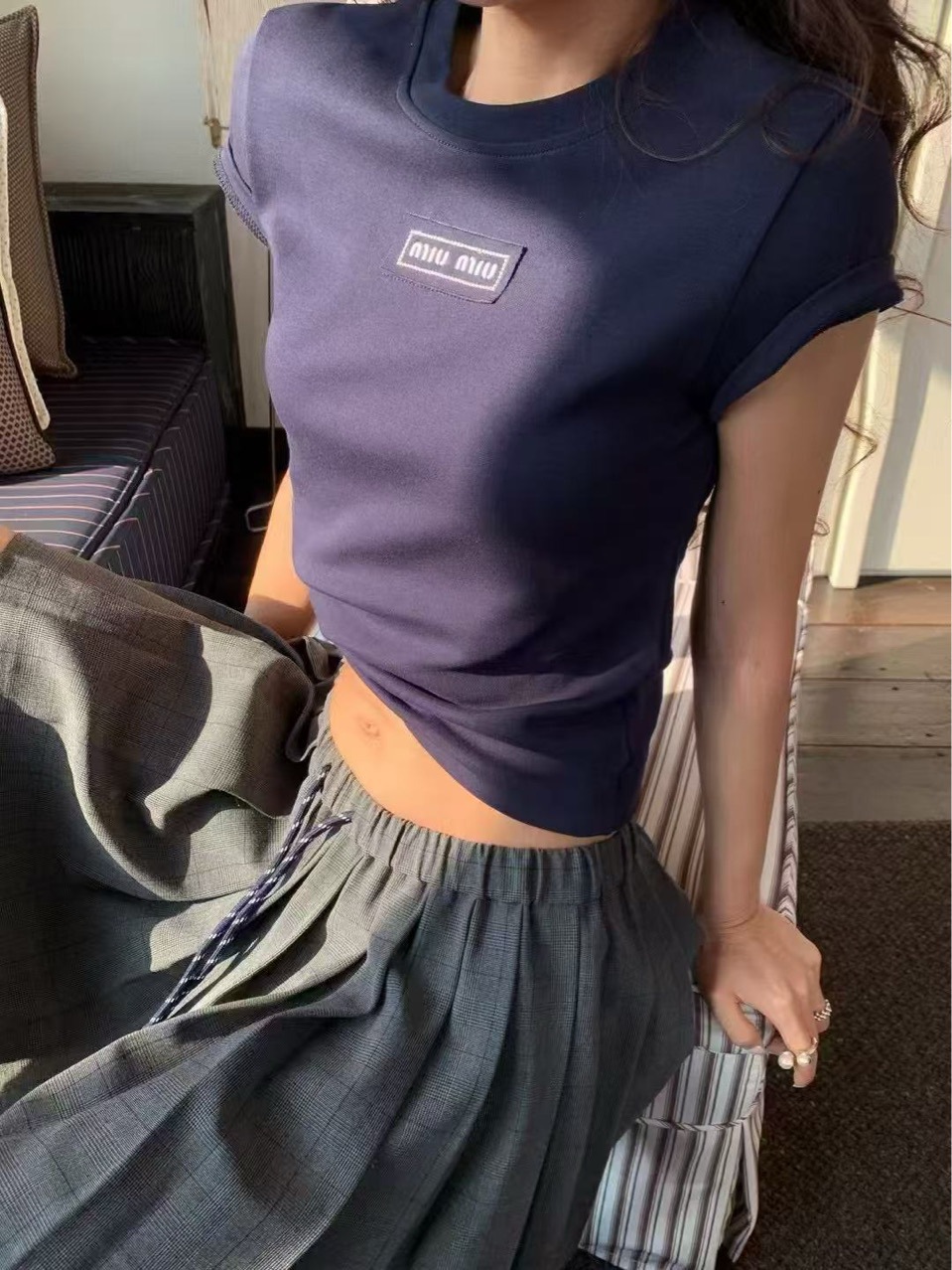 MIUMIU 2025春夏新作 クラシックアップリケ刺繍文字入り 半袖レディースTシャツ 4色