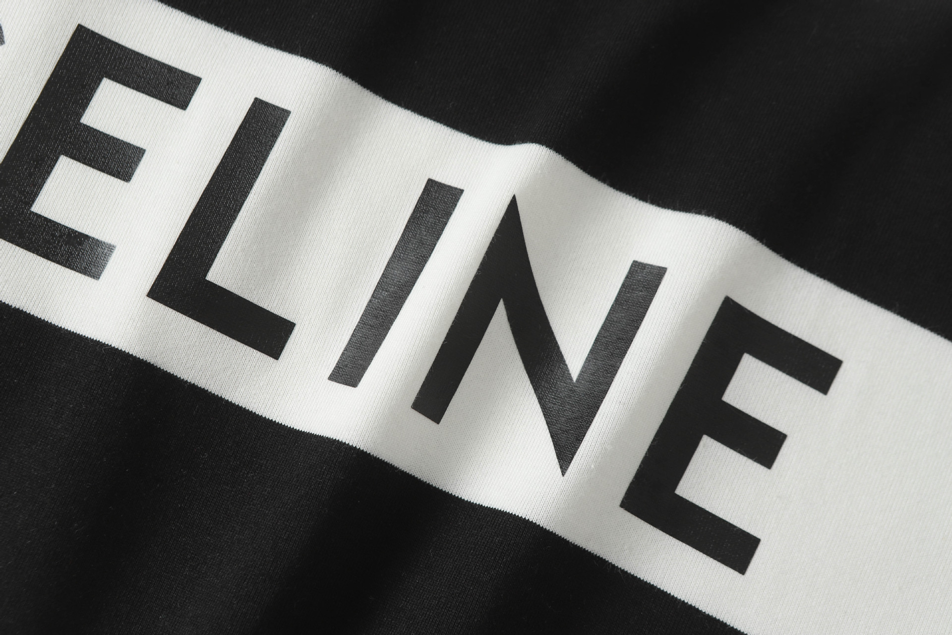 2025年夏新作 CELINE ストライプロゴプリント ルーズ 半袖Tシャツ 【男女兼用】