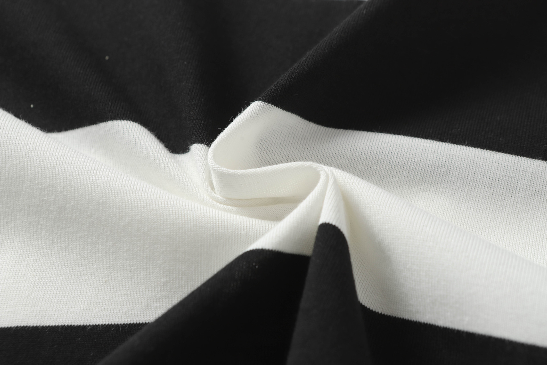 2025年夏新作 CELINE ストライプロゴプリント ルーズ 半袖Tシャツ 【男女兼用】