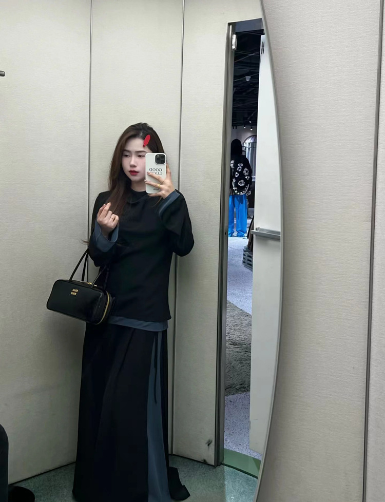 【完売必至】MIUMIU/ミュウミュウ ショルダーバッグ ロゴメタル