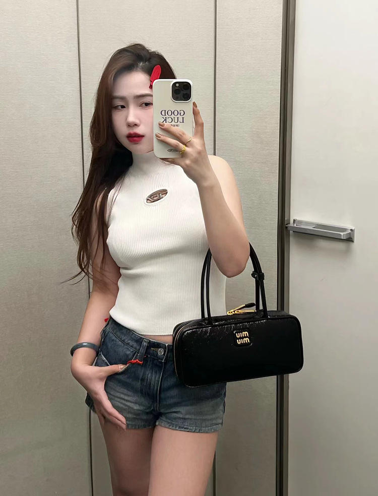 【完売必至】MIUMIU/ミュウミュウ ショルダーバッグ ロゴメタル