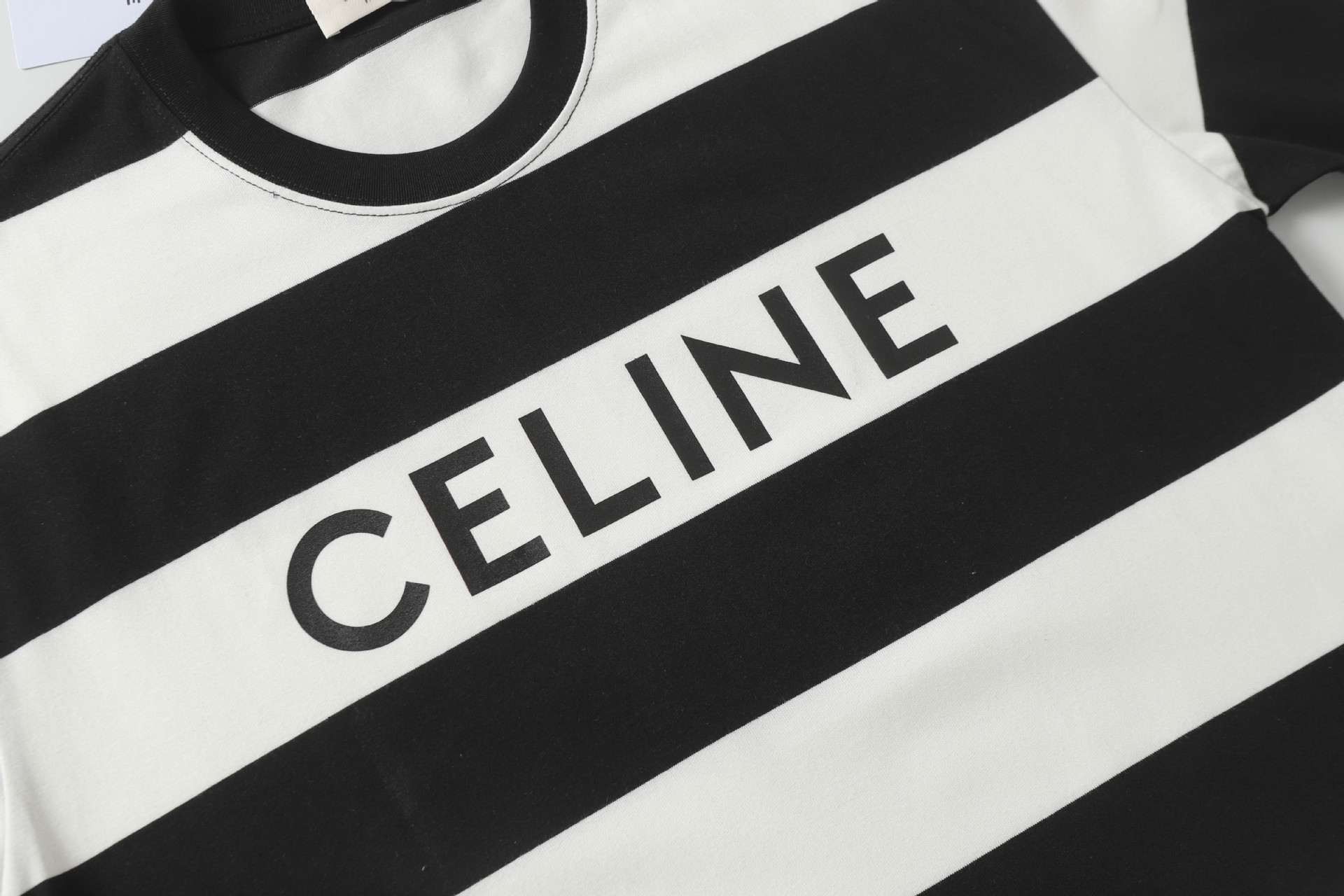 2025年夏新作 CELINE ストライプロゴプリント ルーズ 半袖Tシャツ 【男女兼用】