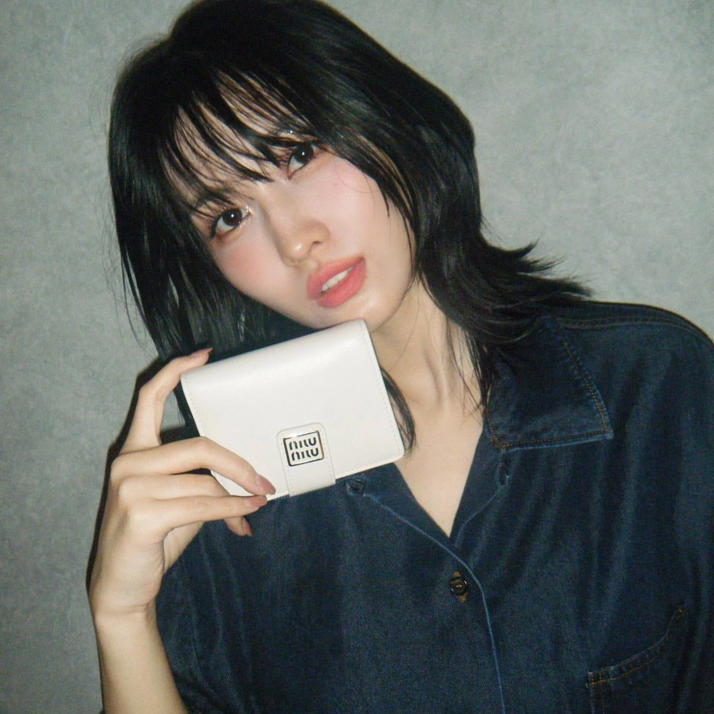 《新品》miumiu ダブルロゴ 二つ折り財布 カメオ モモ TWICE ミュウミュウ