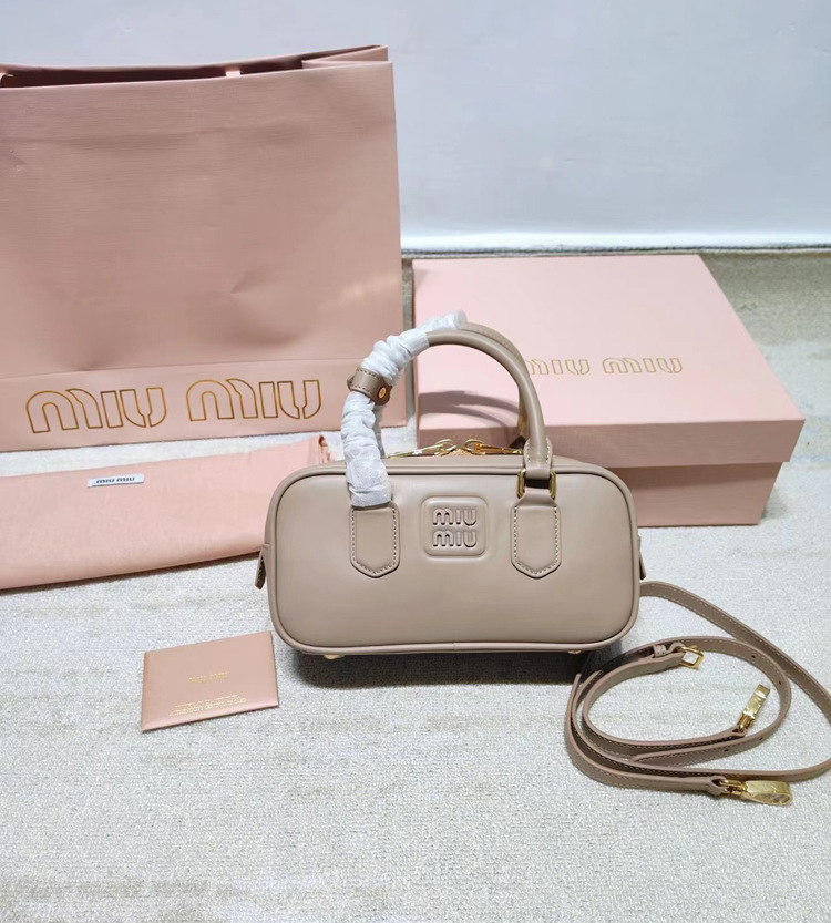 【入手困難/大人気】☆MIUMIU★ミュウミュウ アルカディ ハンドバッグ