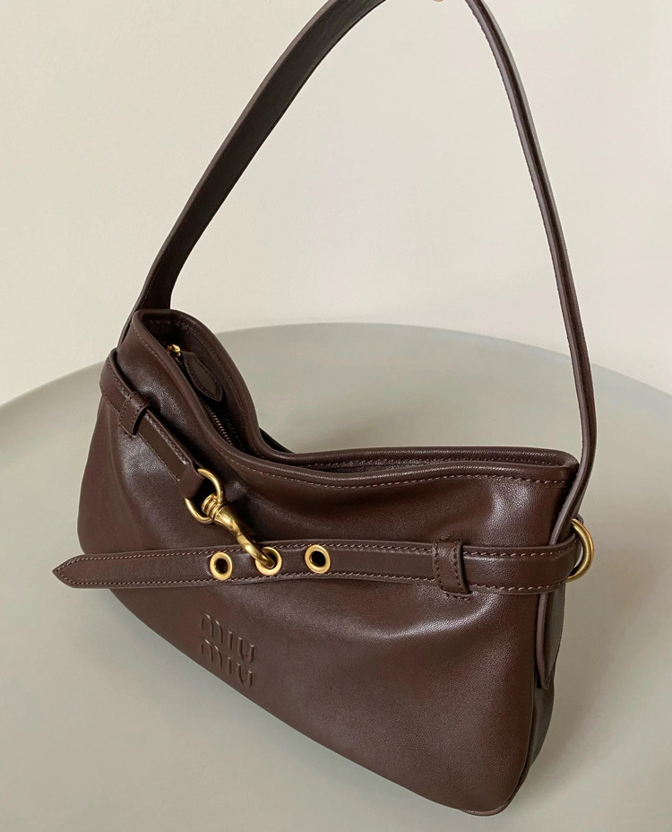 《大人かわいい》2025新作 MiuMiu/ミュウミュウ アバンチュール ナッパレザー バッグ