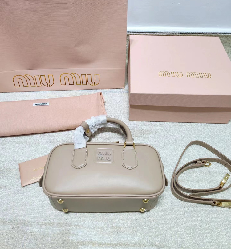 【入手困難/大人気】☆MIUMIU★ミュウミュウ アルカディ ハンドバッグ