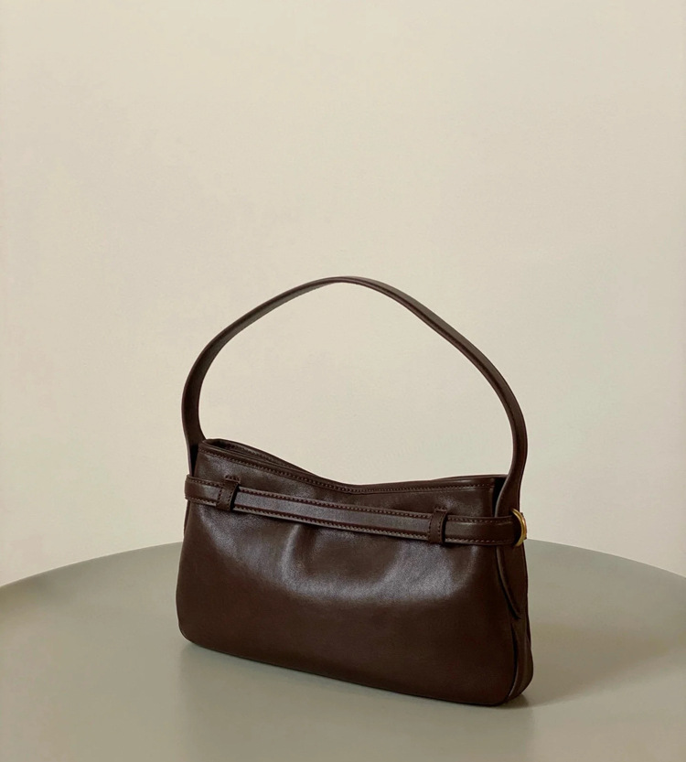 《大人かわいい》2025新作 MiuMiu/ミュウミュウ アバンチュール ナッパレザー バッグ