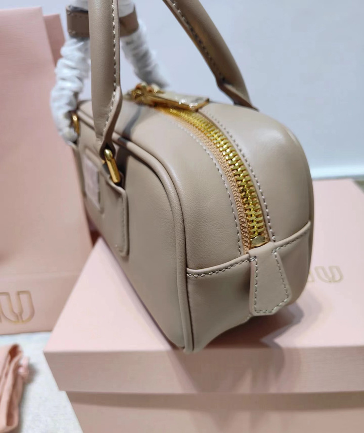 【入手困難/大人気】☆MIUMIU★ミュウミュウ アルカディ ハンドバッグ