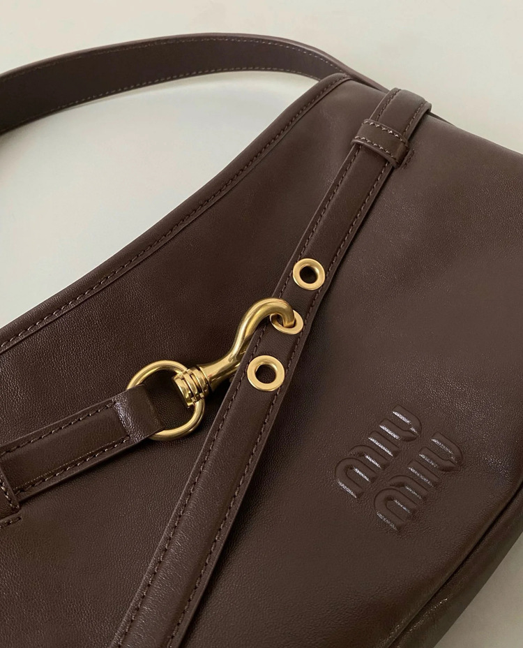 《大人かわいい》2025新作 MiuMiu/ミュウミュウ アバンチュール ナッパレザー バッグ