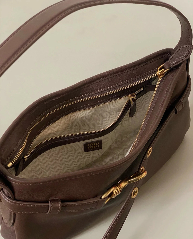 《大人かわいい》2025新作 MiuMiu/ミュウミュウ アバンチュール ナッパレザー バッグ