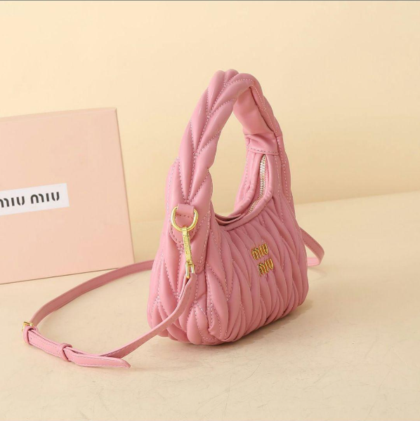 MIU MIU ミュウミュウ超可愛い ショルダーバッグ ショルダーバッグ ピンク ホワイト ブラック