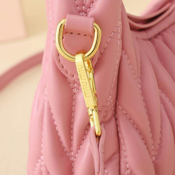 MIU MIU ミュウミュウ超可愛い ショルダーバッグ ショルダーバッグ ピンク ホワイト ブラック