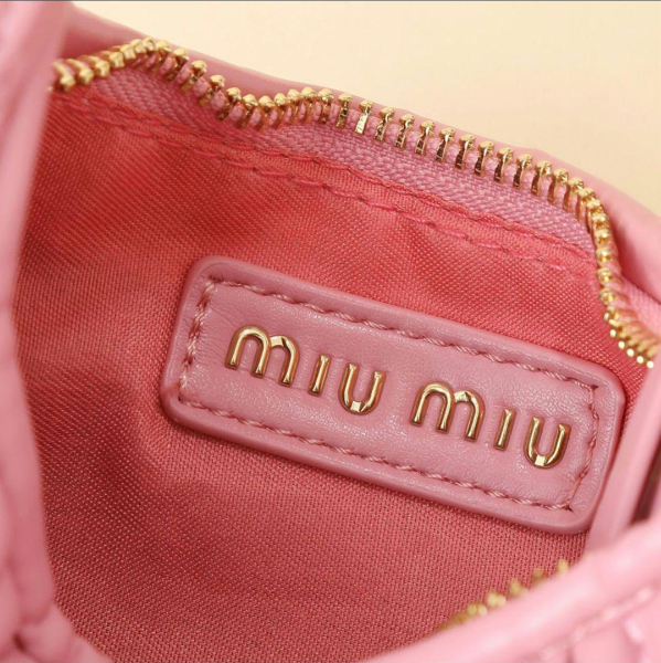 MIU MIU ミュウミュウ超可愛い ショルダーバッグ ショルダーバッグ ピンク ホワイト ブラック