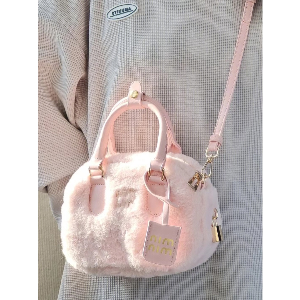 MIU MIU ミュウミュウ ぬいぐるみバッグ秋と冬の脇下バッグ  ハイエンドハンドバッグ ショルダーバッグ  ピンク ブルー