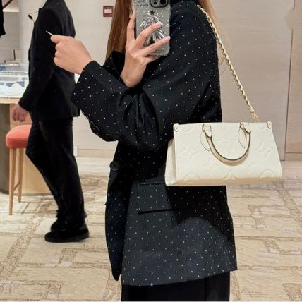 LOUIS VUITTONルイヴィトン オンザゴー EW トートバッグ ハンドバッグ ショルダー 横型スタイル ブラック ホワイト ピンク