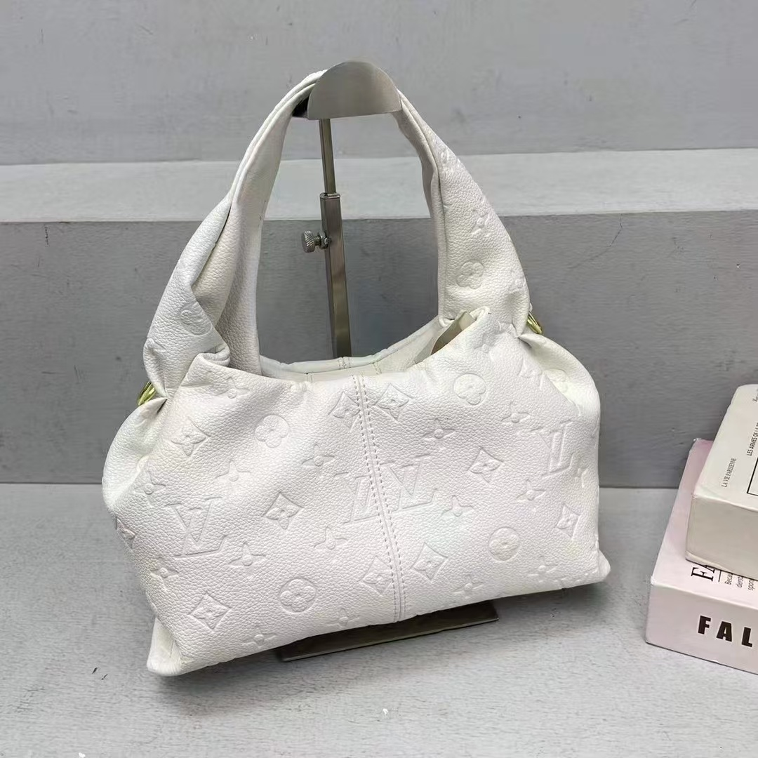 Louvis Vuitton ルイヴィトン新作　☁雲のショルダーバッグ　グレージュ　ブラック　ホワイト　パターン　ブラウン