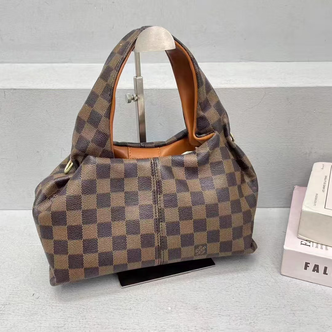 Louvis Vuitton ルイヴィトン新作　☁雲のショルダーバッグ　グレージュ　ブラック　ホワイト　パターン　ブラウン