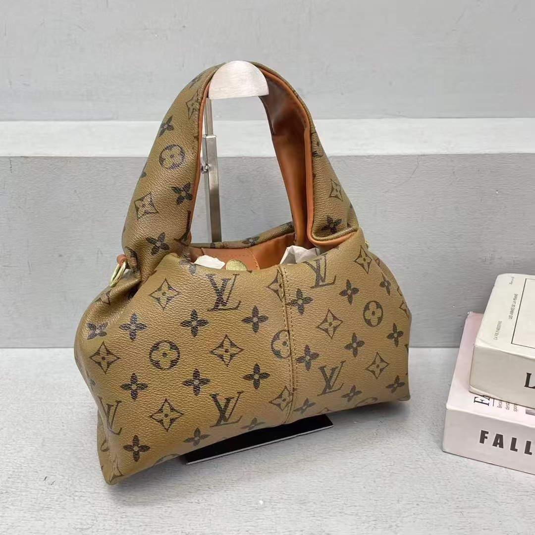 Louvis Vuitton ルイヴィトン新作　☁雲のショルダーバッグ　グレージュ　ブラック　ホワイト　パターン　ブラウン