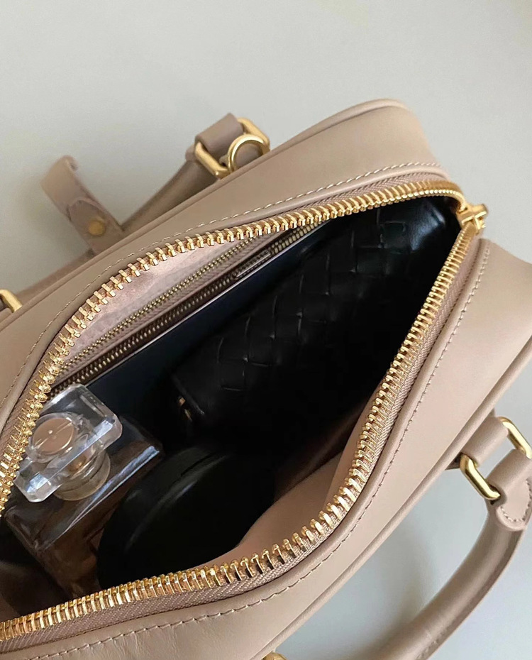 【入手困難/大人気】☆MIUMIU★ミュウミュウ アルカディ ハンドバッグ