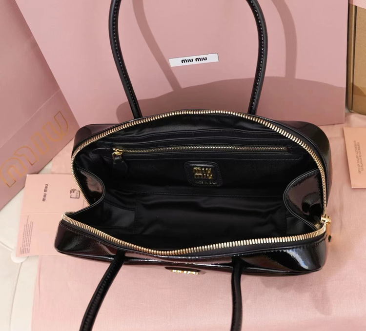 【完売必至】MIUMIU/ミュウミュウ ショルダーバッグ ロゴメタル