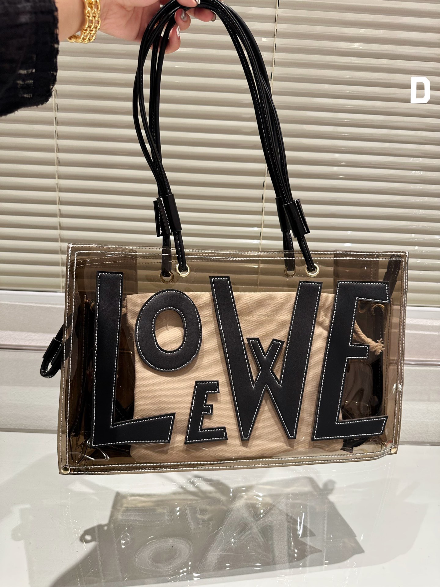【LOEWE】ロエベ 透明なハンドバッグ ゼリーのテクスチャー