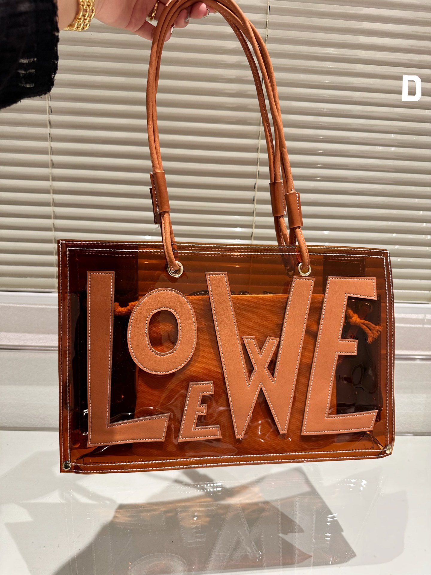 【LOEWE】ロエベ 透明なハンドバッグ ゼリーのテクスチャー