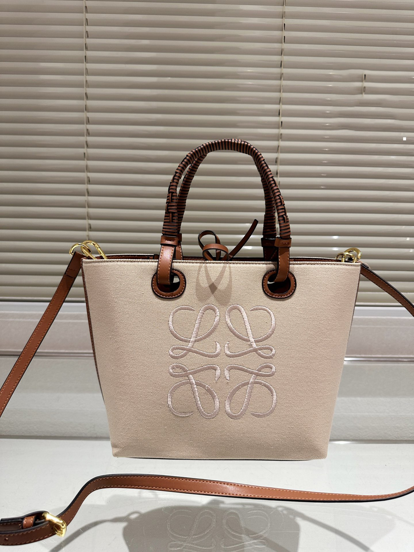 【LOEWE】ロエベ キャンバスとレザー ショッピングバッグ