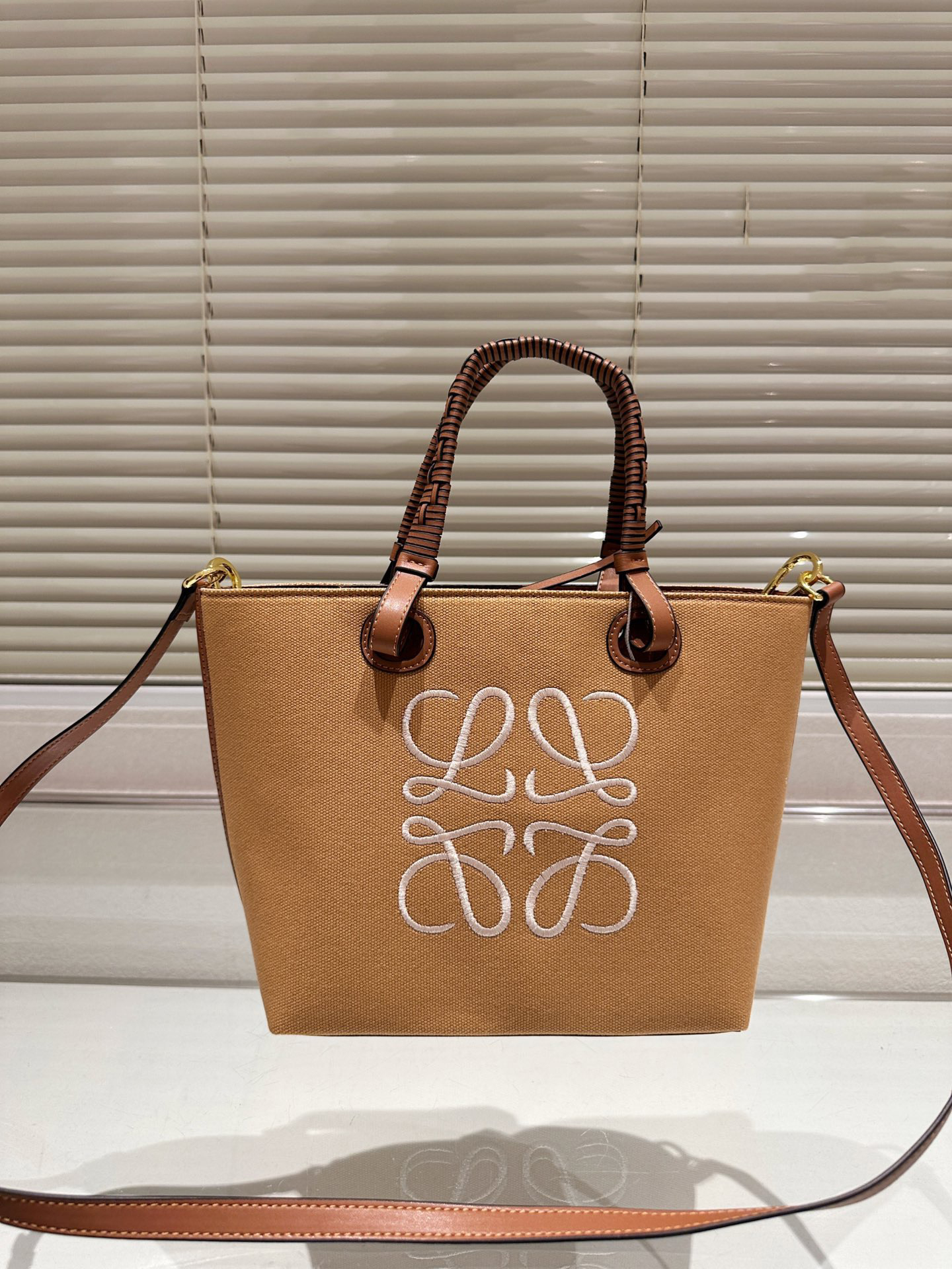 【LOEWE】ロエベ キャンバスとレザー ショッピングバッグ