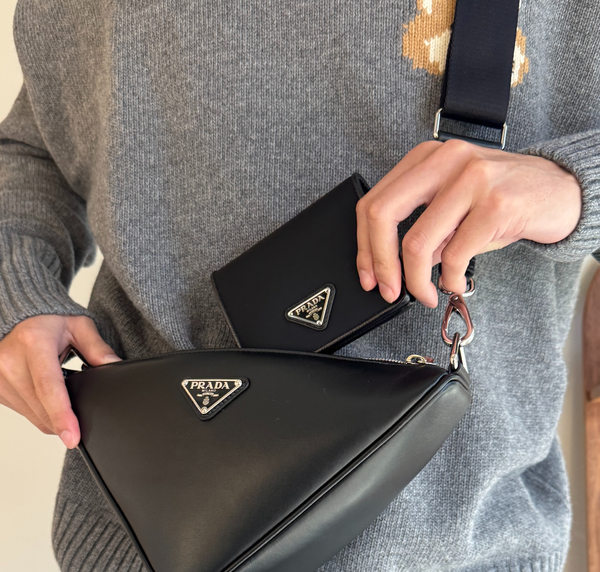 PRADA ナイロンxサファイアーノ 二折り財布 トライアングルロゴ