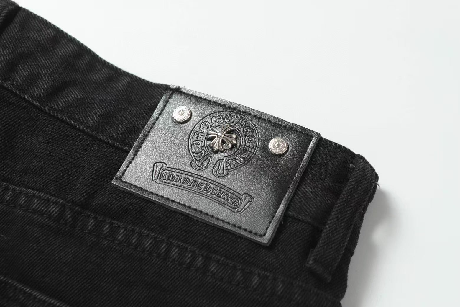 【Chrome Hearts】クロムハーツ ホワイト＆ブルー レザー クロスパッチ ジーンズ