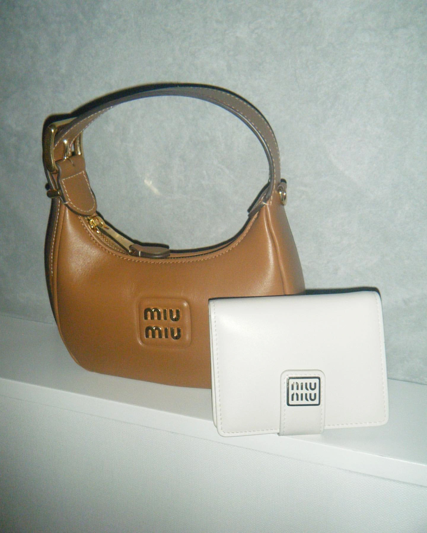 MIUMIU/ミュウミュウ レザー ホーボーバッグ