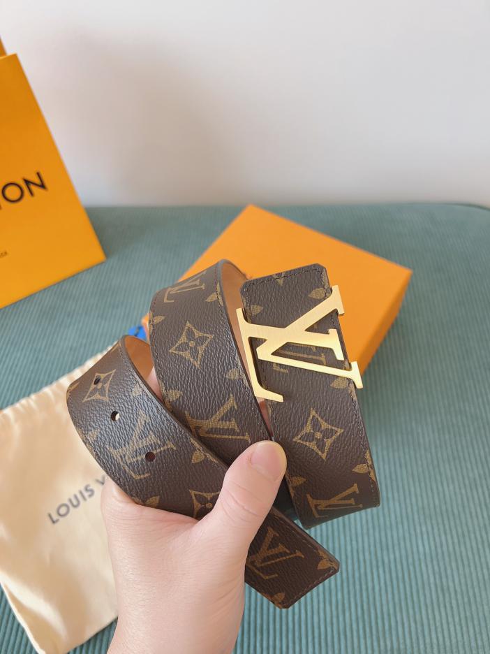 LOUIS VUITTON/ルイ・ヴィトン 4.0cm幅 クラシックベルト· ギフトにもご自身用にも最適です