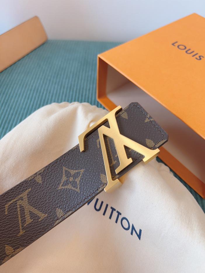 LOUIS VUITTON/ルイ・ヴィトン 4.0cm幅 クラシックベルト· ギフトにもご自身用にも最適です