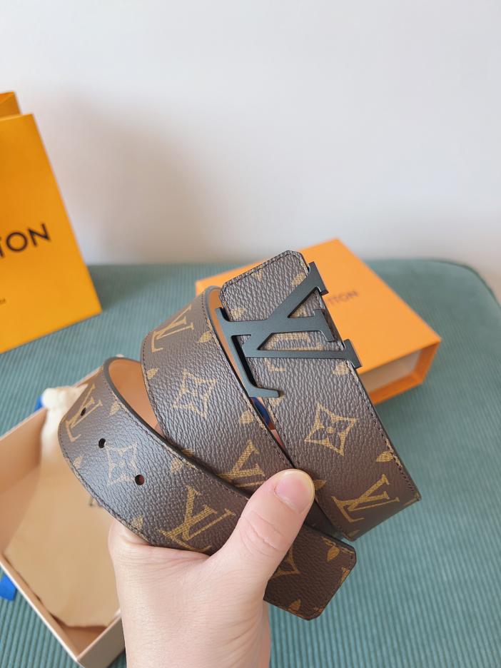 LOUIS VUITTON/ルイ・ヴィトン 4.0cm幅 クラシックベルト· ギフトにもご自身用にも最適です