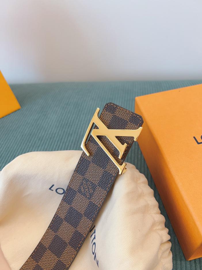 LOUIS VUITTON/ルイ・ヴィトン 4.0cm幅 クラシックベルト· ギフトにもご自身用にも最適です