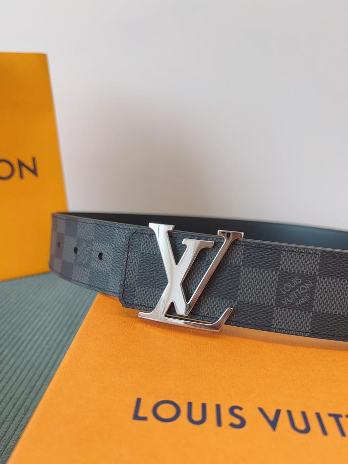 LOUIS VUITTON/ルイ・ヴィトン 4.0cm幅 クラシックベルト· ギフトにもご自身用にも最適です