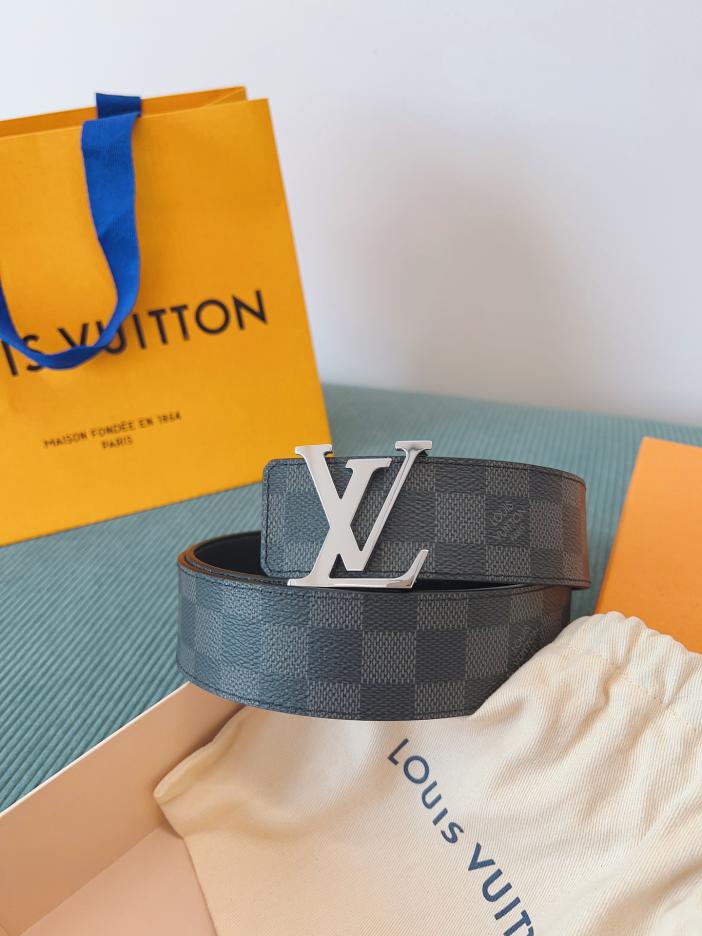 LOUIS VUITTON/ルイ・ヴィトン 4.0cm幅 クラシックベルト· ギフトにもご自身用にも最適です