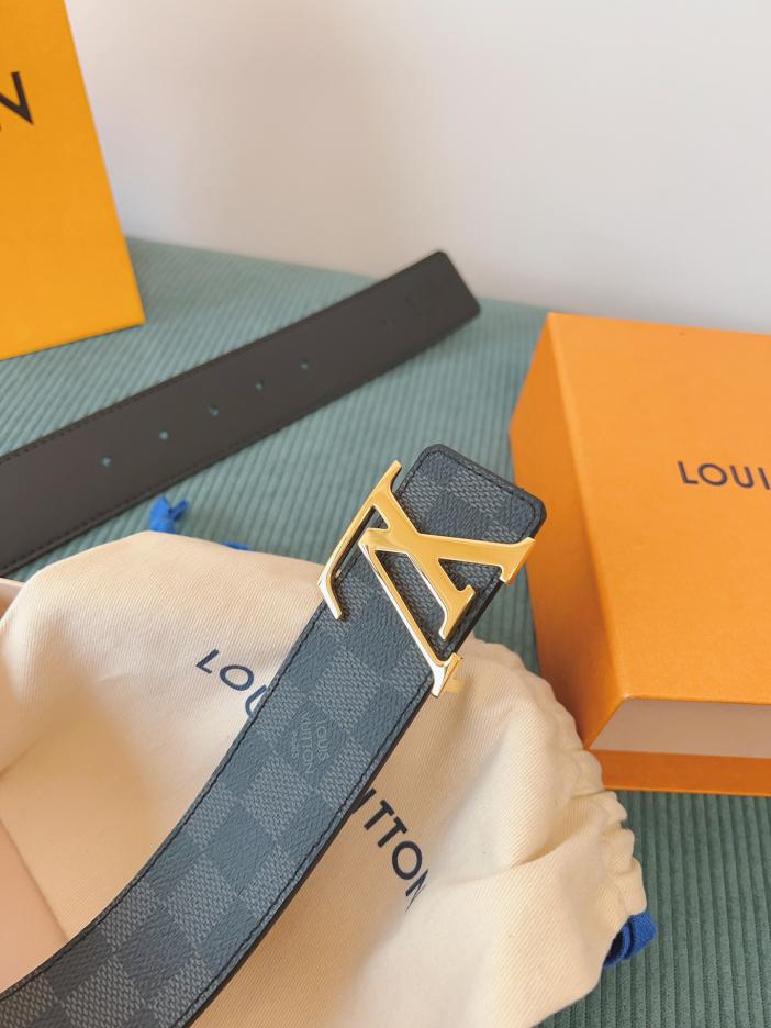 LOUIS VUITTON/ルイ・ヴィトン 4.0cm幅 クラシックベルト· ギフトにもご自身用にも最適です