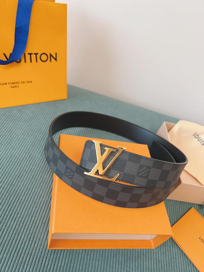 LOUIS VUITTON/ルイ・ヴィトン 4.0cm幅 クラシックベルト· ギフトにもご自身用にも最適です