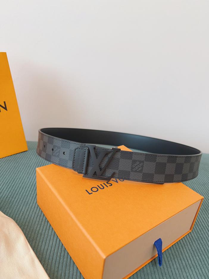 LOUIS VUITTON/ルイ・ヴィトン 4.0cm幅 クラシックベルト· ギフトにもご自身用にも最適です