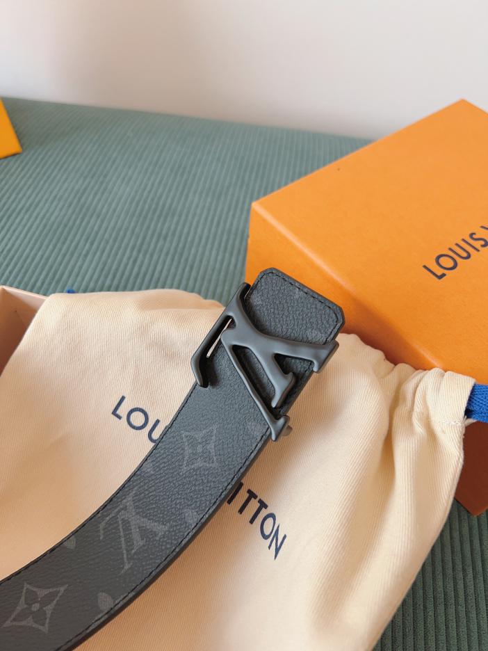 LOUIS VUITTON/ルイ・ヴィトン 4.0cm幅 クラシックベルト· ギフトにもご自身用にも最適です